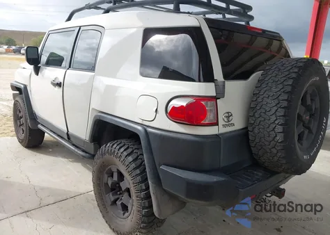 2008 Toyota Fj Cruiser z USA, uszkodzony, nr VIN JTEBU11F68K041461
